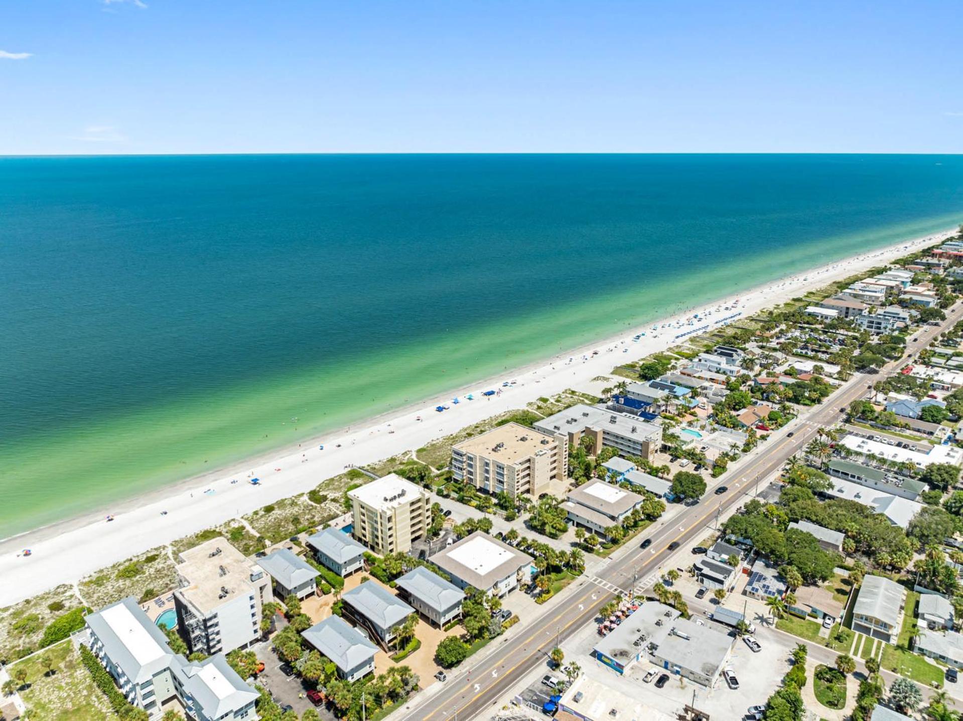 Beachside Bliss: Cozy Escape Awaiting You!