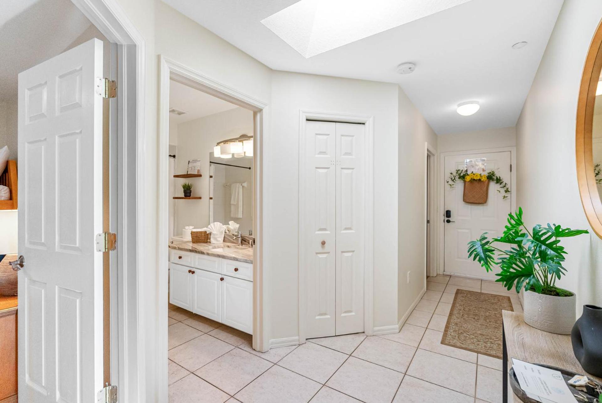 Apartment Beachside Bliss: Cozy Escape Awaiting You! Clearwater Beach