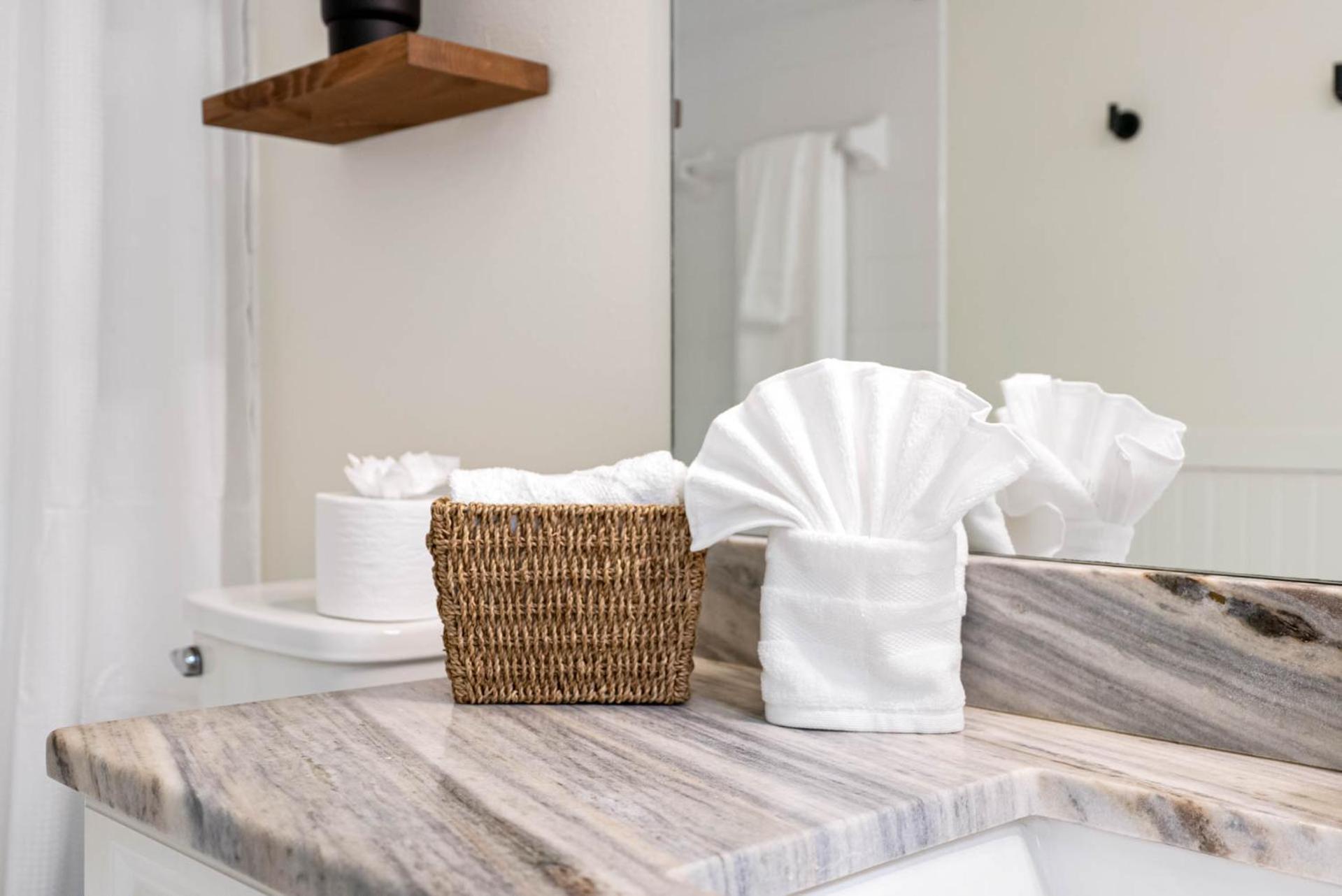 Apartment Beachside Bliss: Cozy Escape Awaiting You! Clearwater Beach