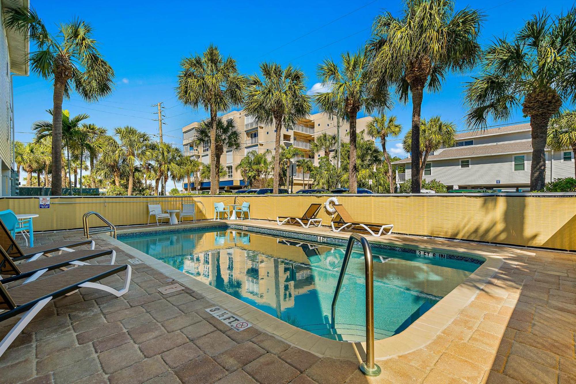 Pelican's Cove 401
