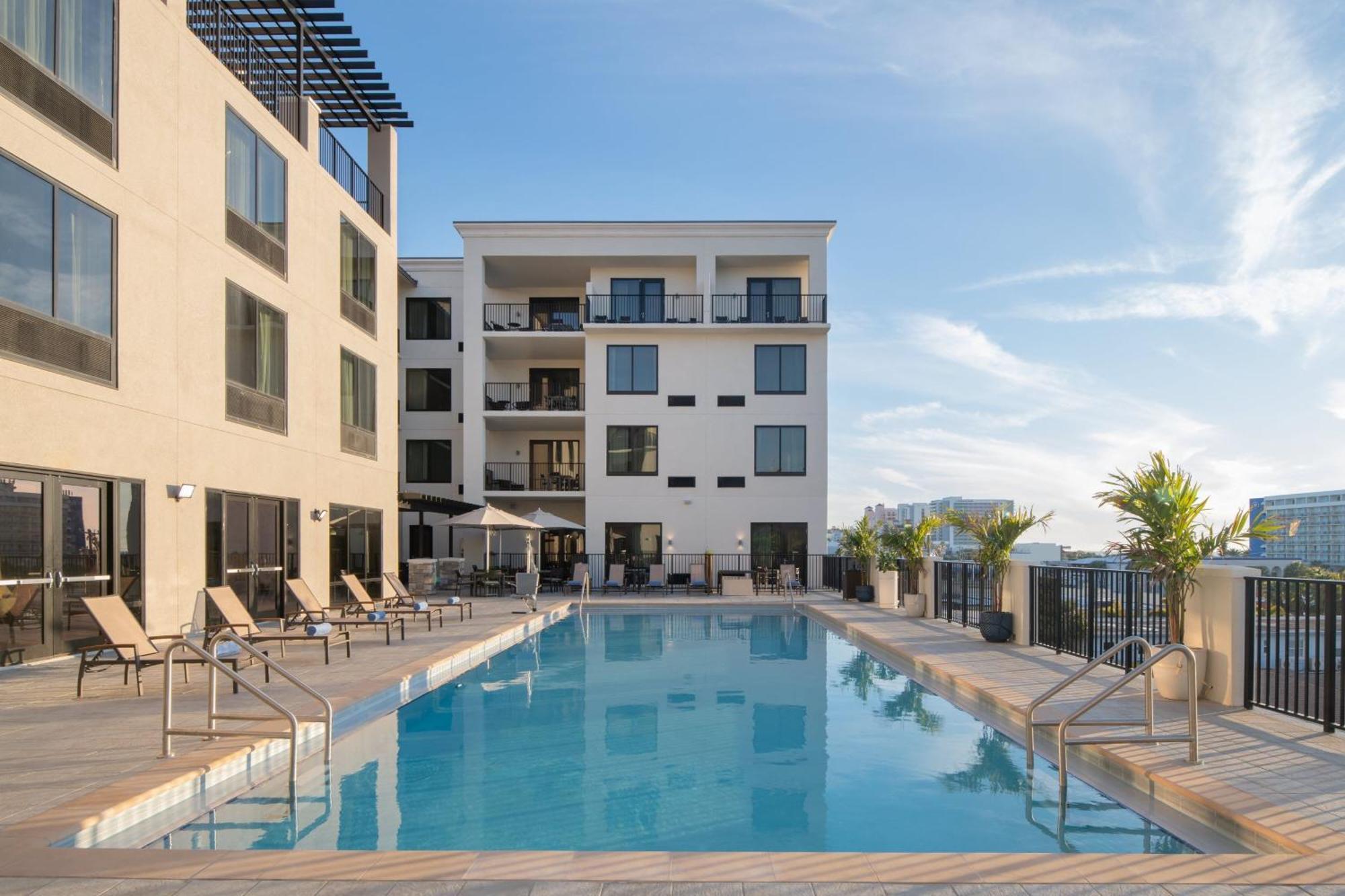 Courtyard By Marriott Clearwater Hotel