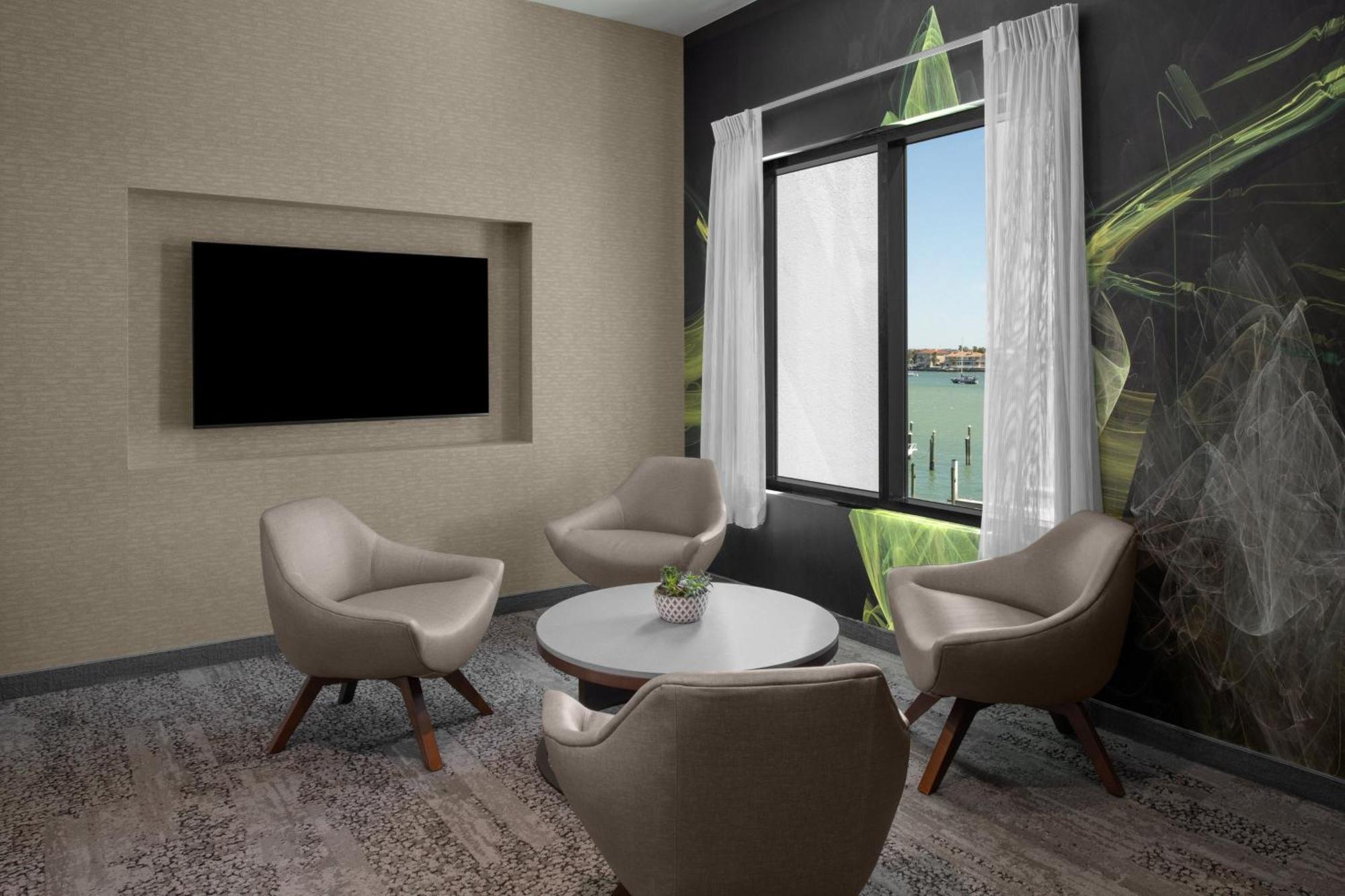 Hotel Courtyard By Marriott Clearwater 3*