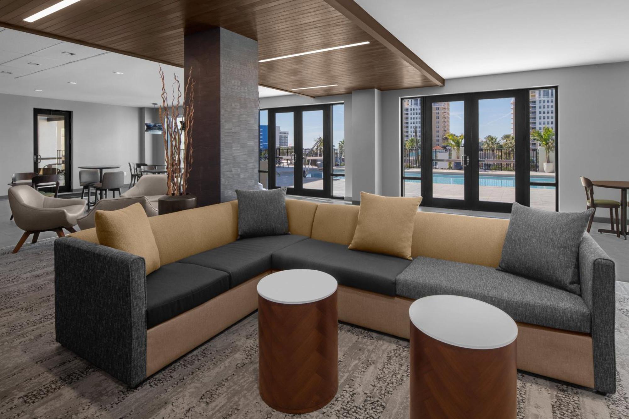 Courtyard By Marriott Clearwater