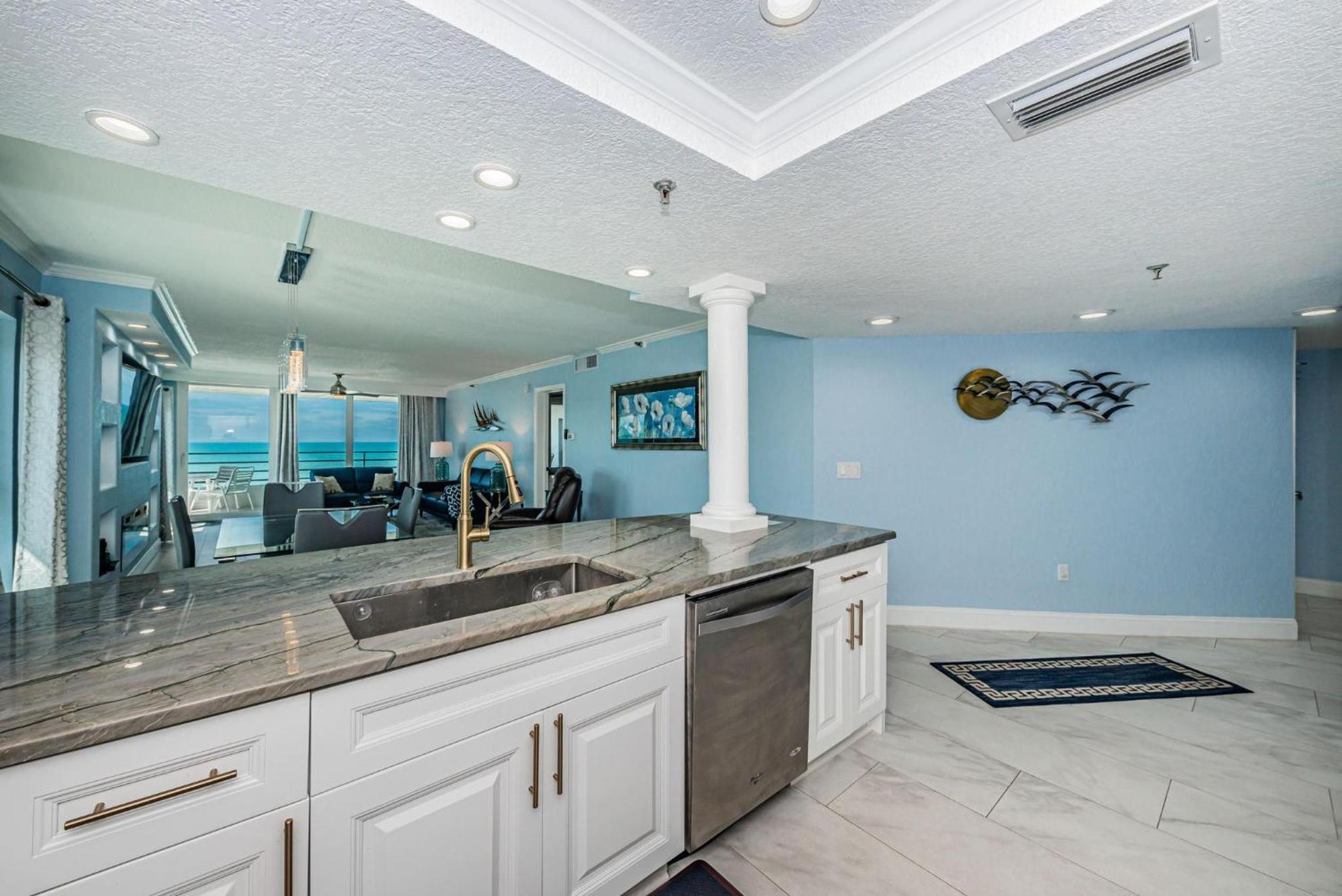 Pier House *