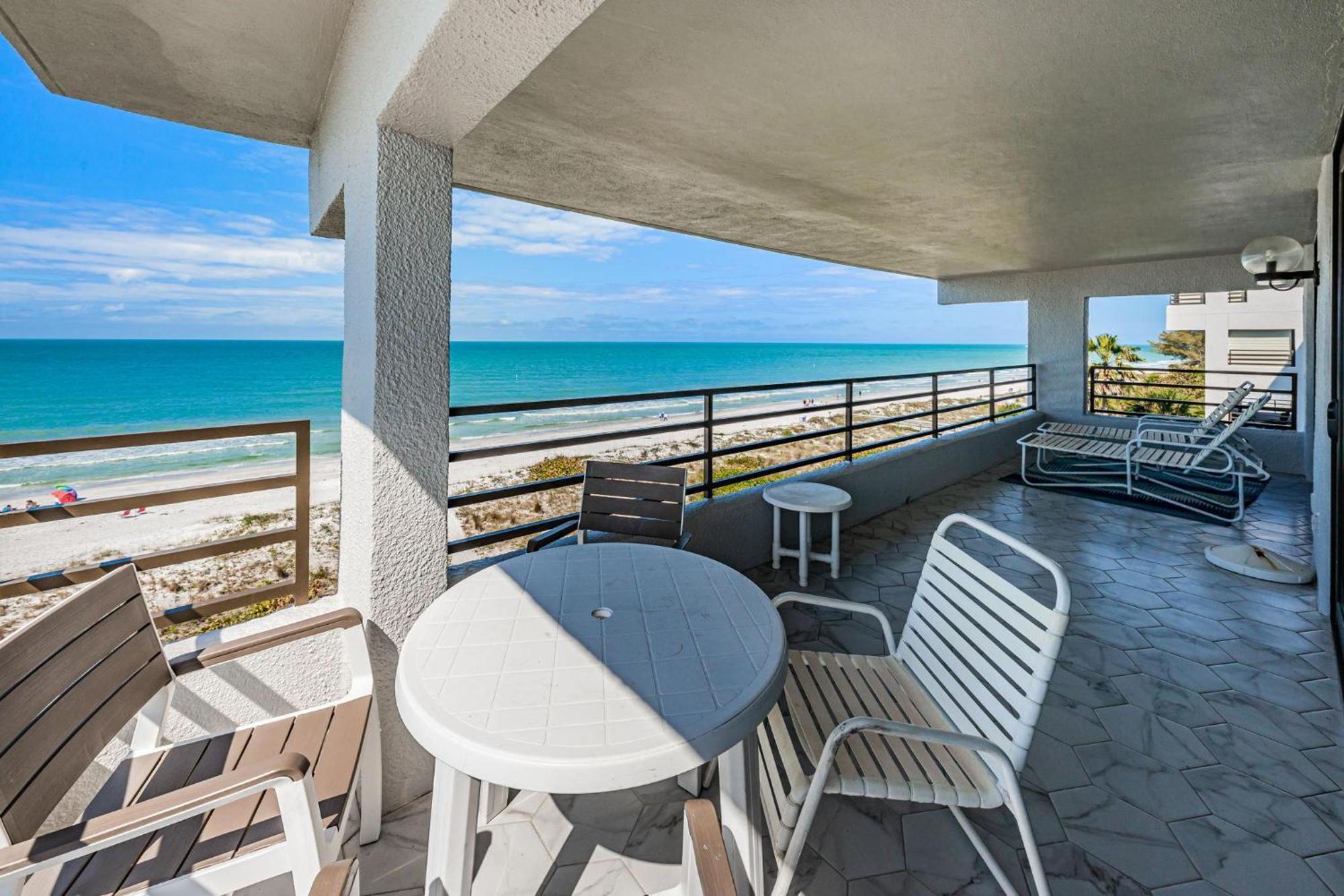Pier House *