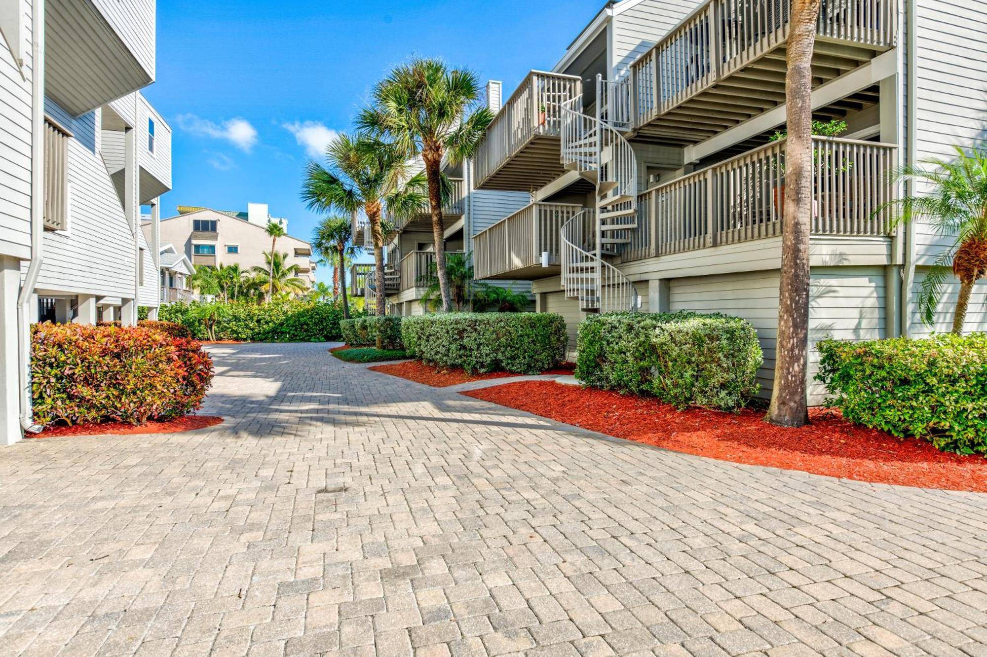Pelican Pointe 5b Clearwater Beach