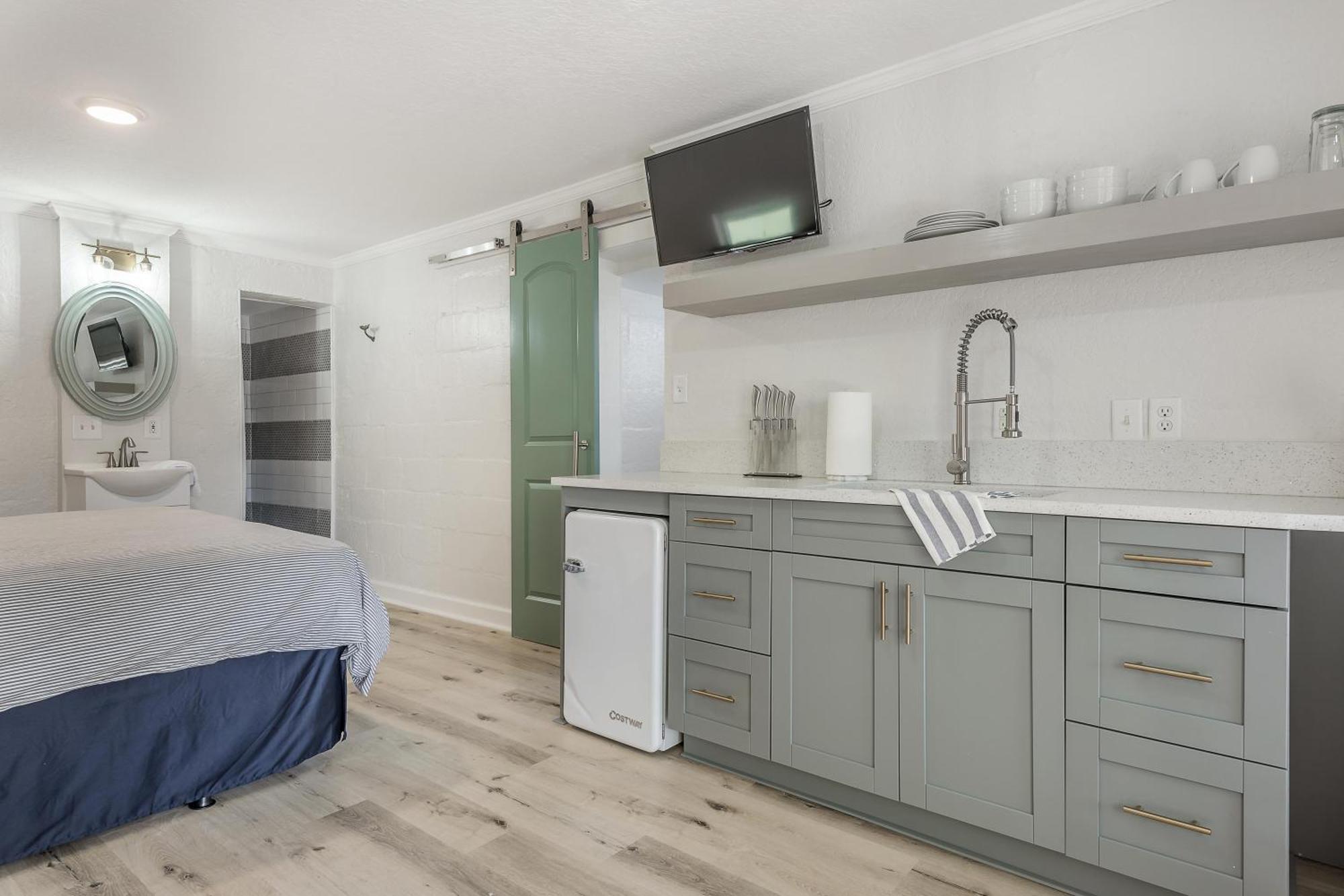 Fully Renovated Indian Rocks Beach Getaway Clearwater Beach