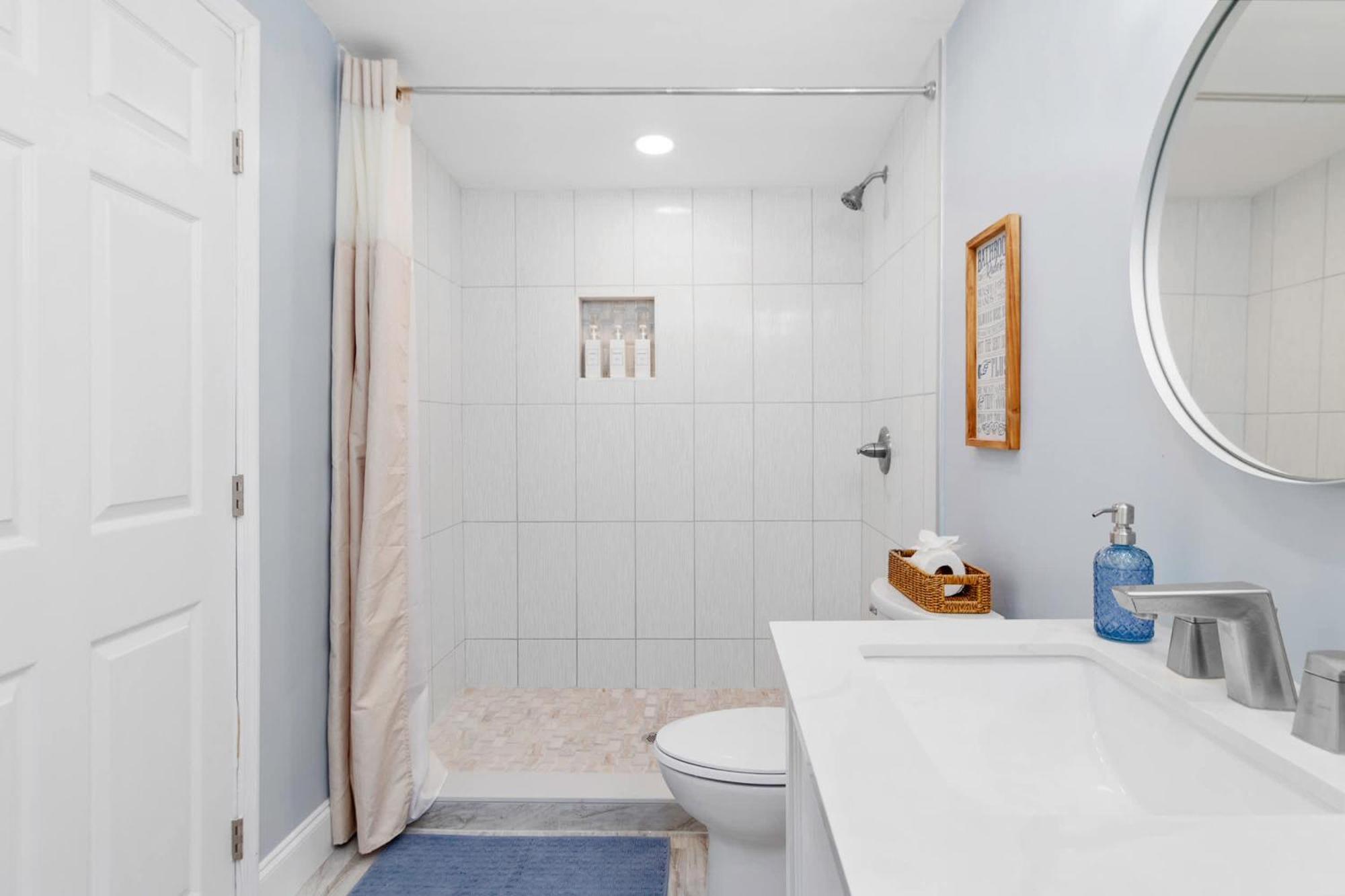 Luxury-4 Primary Bedrooms-waterfront-king Beds