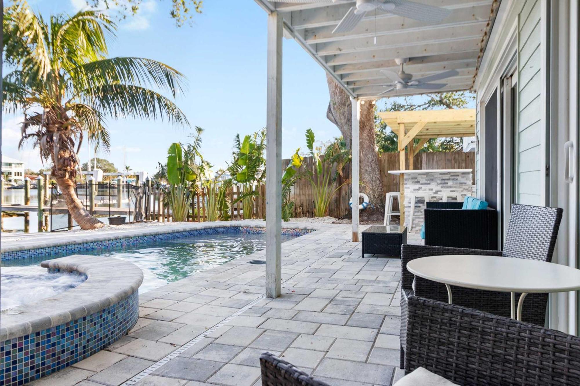 Luxury-4 Primary Bedrooms-waterfront-king Beds Holiday home Clearwater Beach