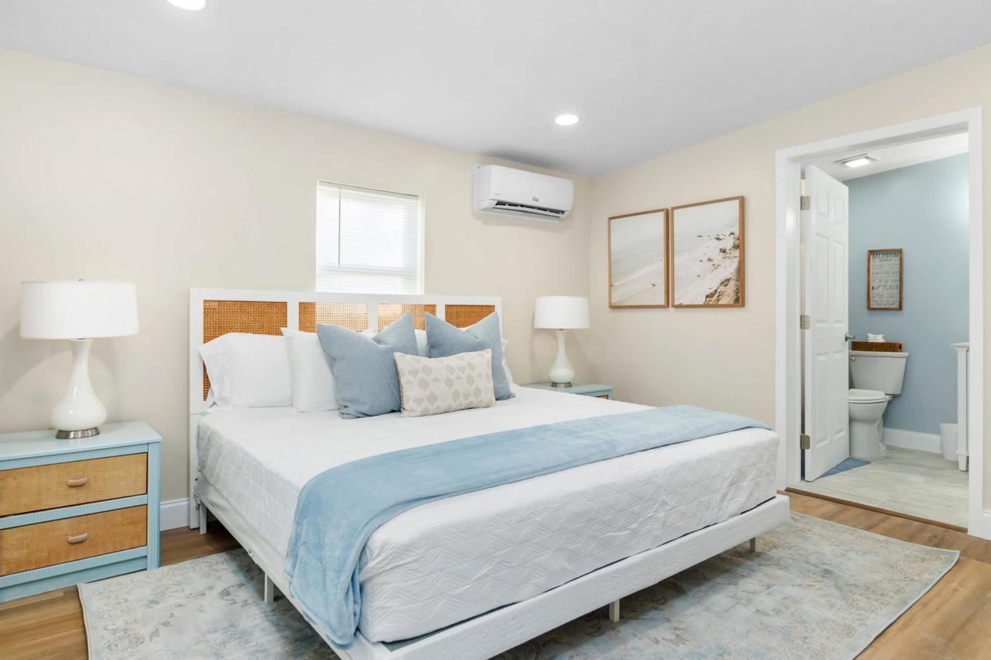 Holiday home Luxury-4 Primary Bedrooms-waterfront-king Beds