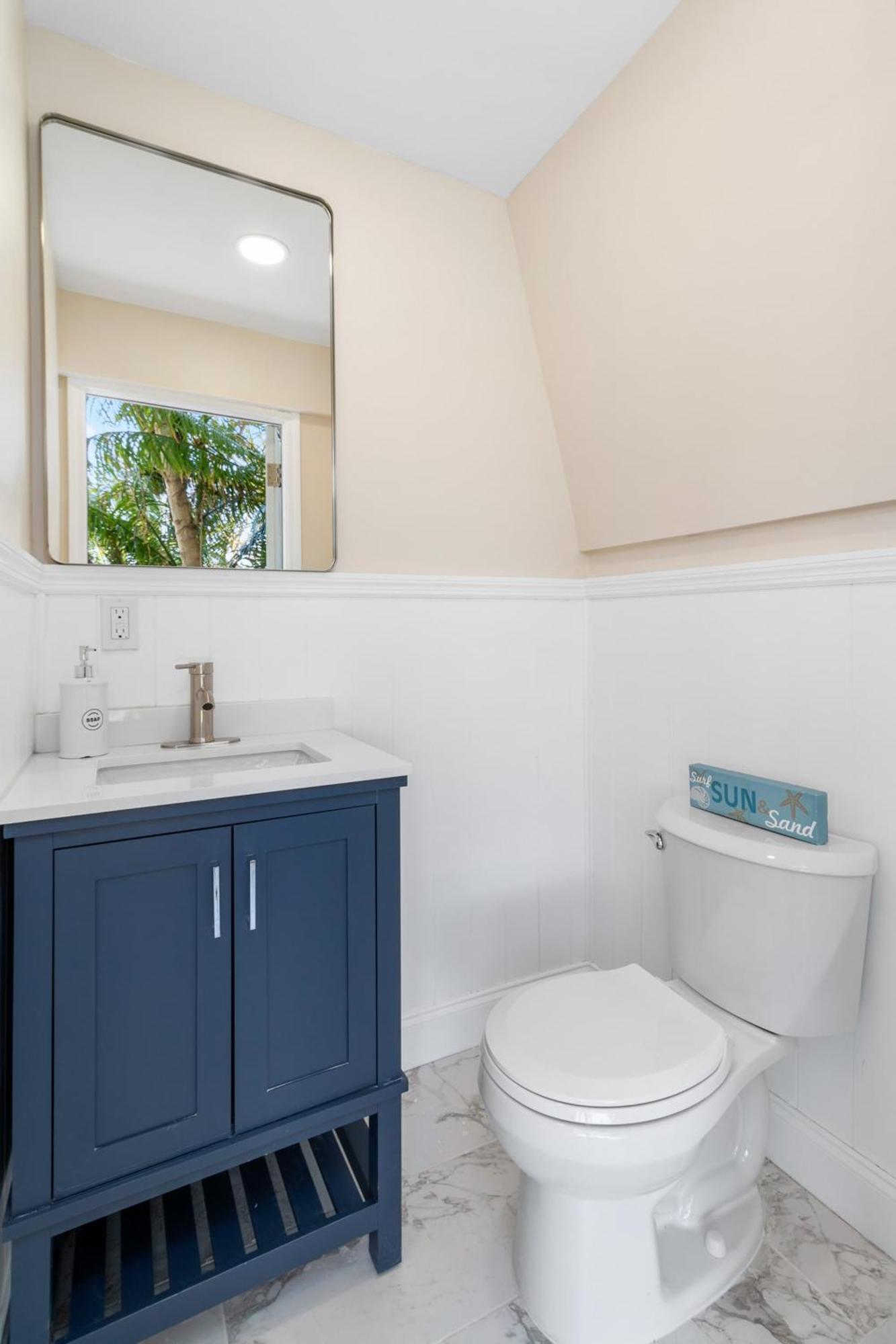 Luxury-4 Primary Bedrooms-waterfront-king Beds
