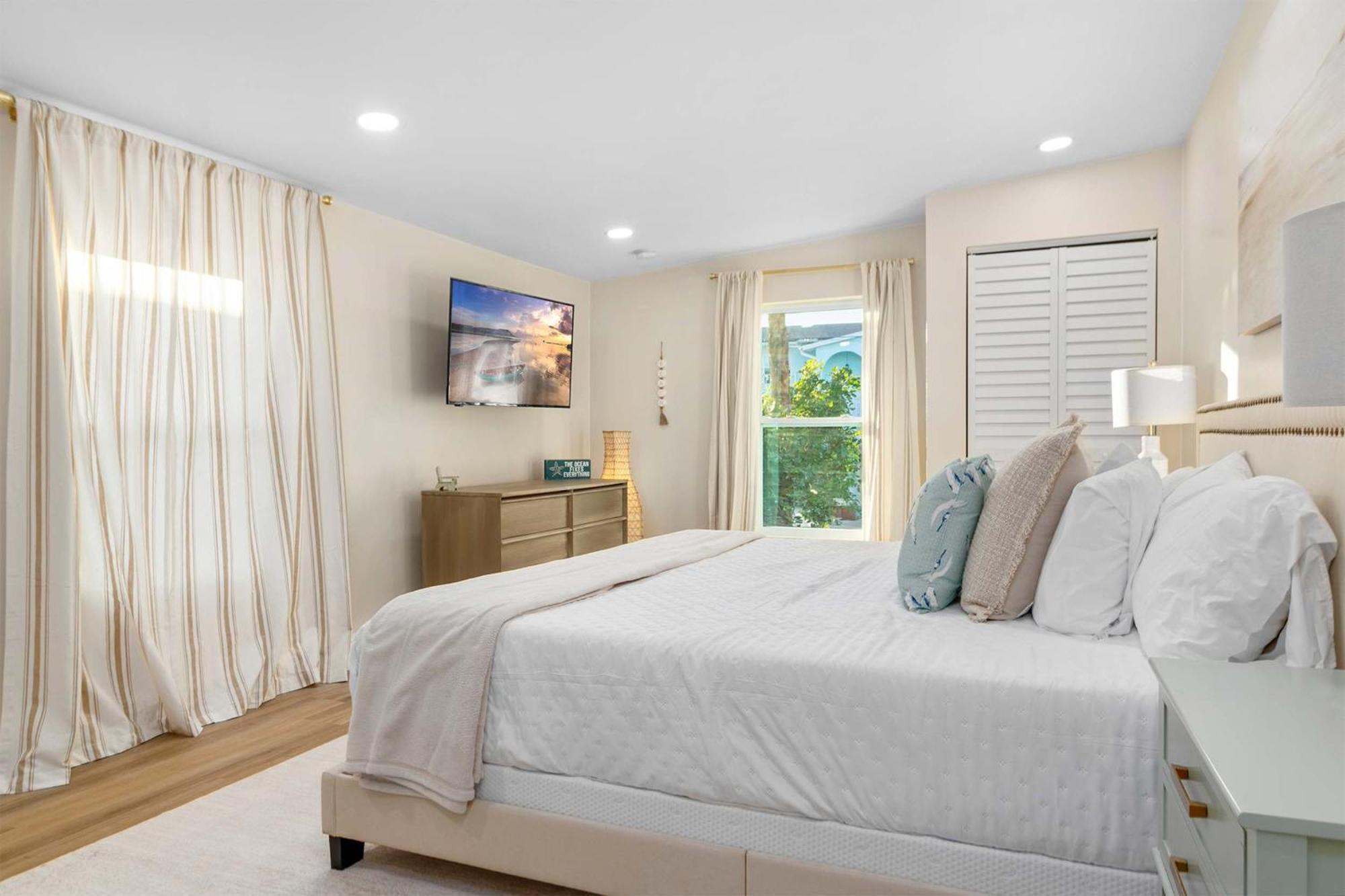 Luxury-4 Primary Bedrooms-waterfront-king Beds Holiday home
