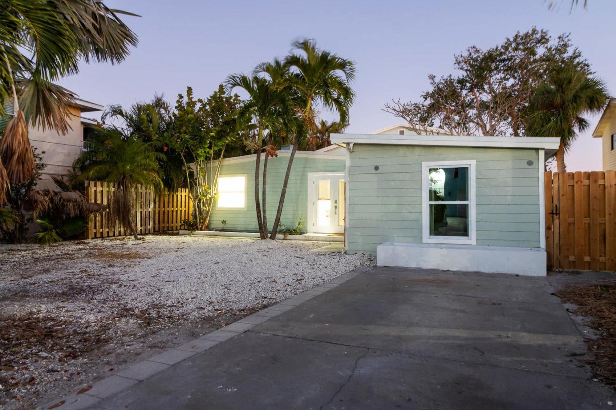 Luxury-4 Primary Bedrooms-waterfront-king Beds Clearwater Beach
