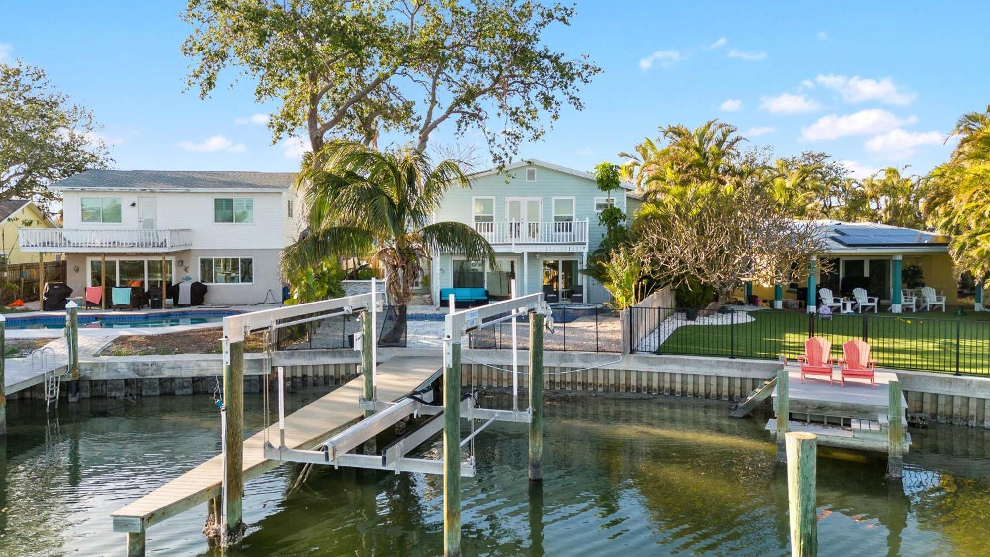 Luxury-4 Primary Bedrooms-waterfront-king Beds Holiday home Clearwater Beach