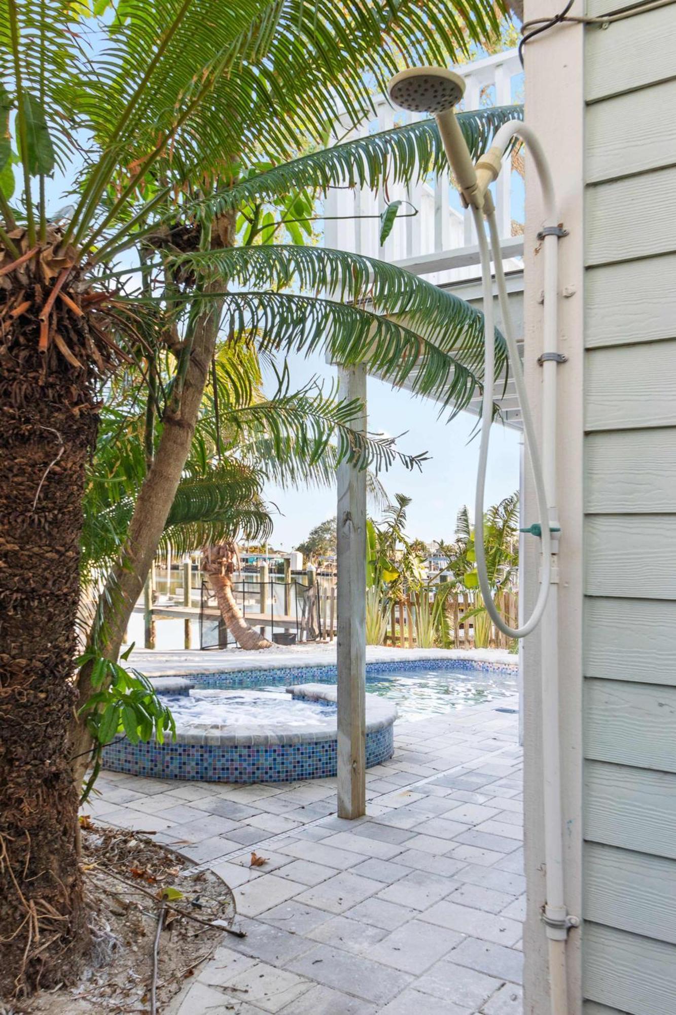 Luxury-4 Primary Bedrooms-waterfront-king Beds Clearwater Beach