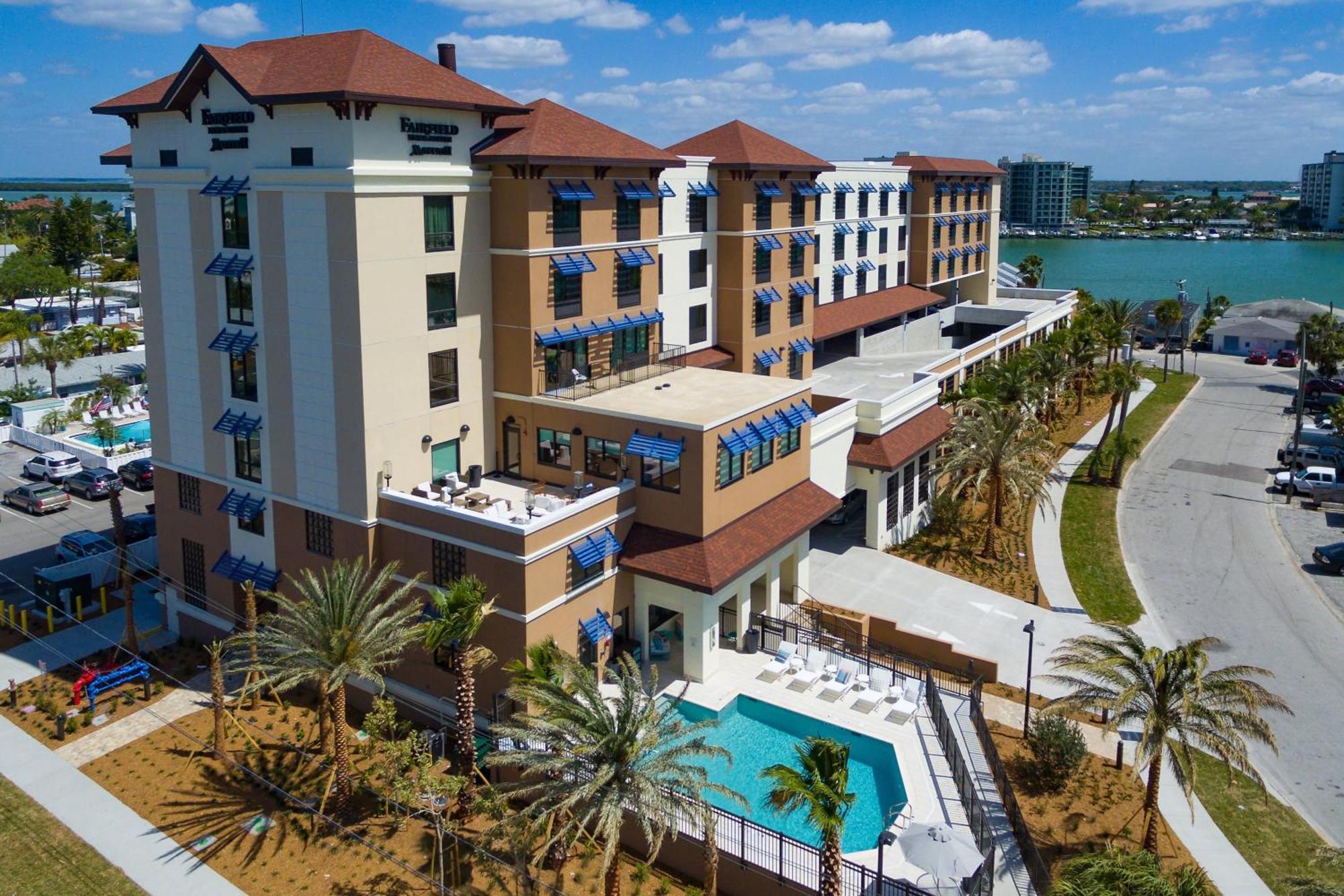 Hotel Fairfield & By Marriott Clearwater 3*