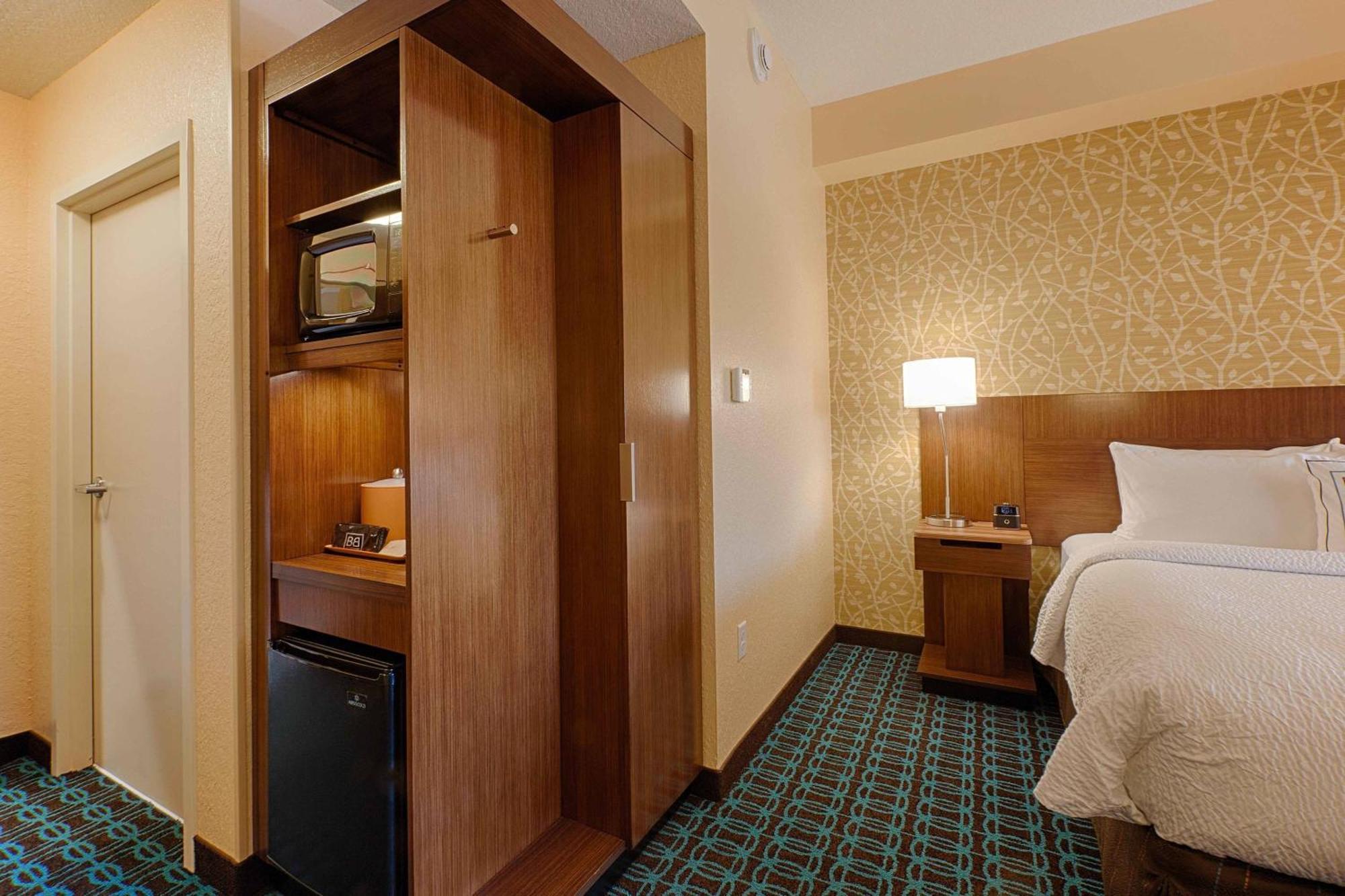 Hotel Fairfield & By Marriott Clearwater 3*