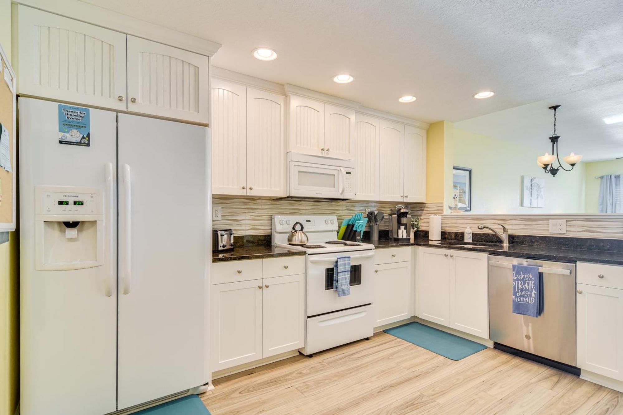 Apartment Waterfront With Water Park, Walk To The Beach! *