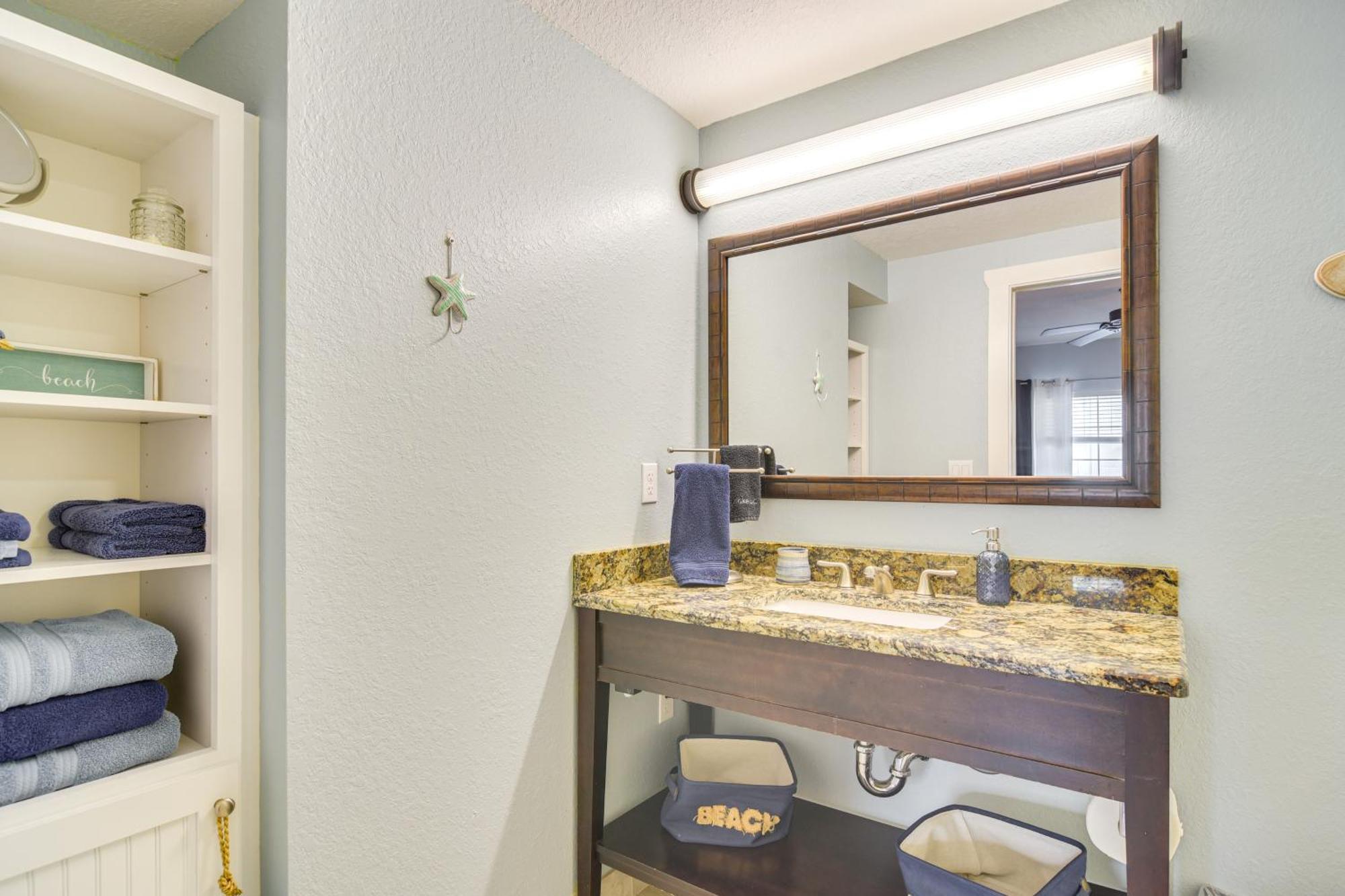 Waterfront With Water Park, Walk To The Beach! Apartment