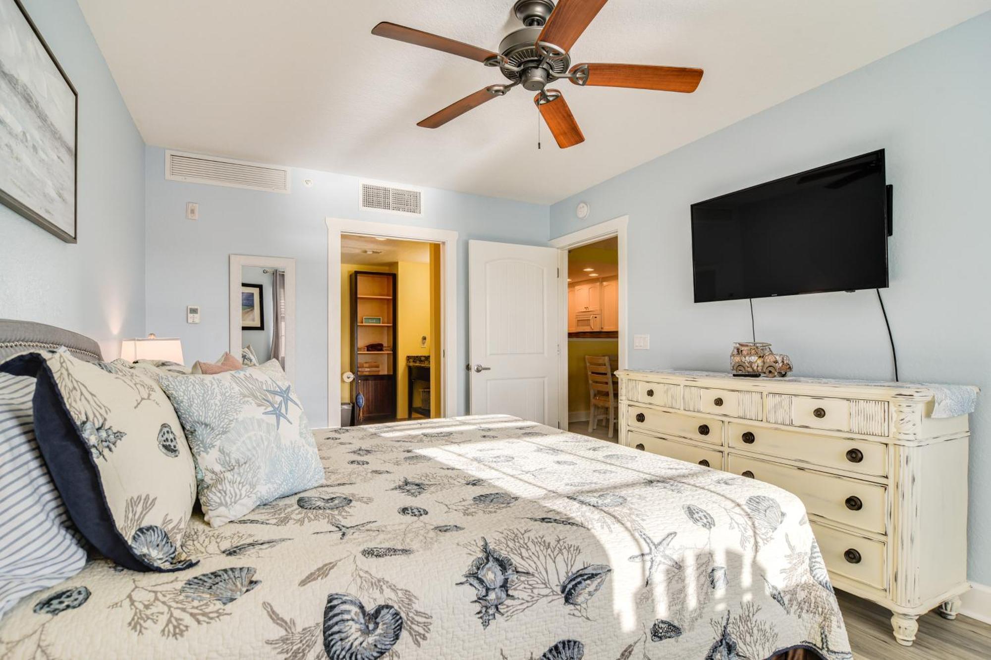 Waterfront With Water Park, Walk To The Beach! Clearwater Beach