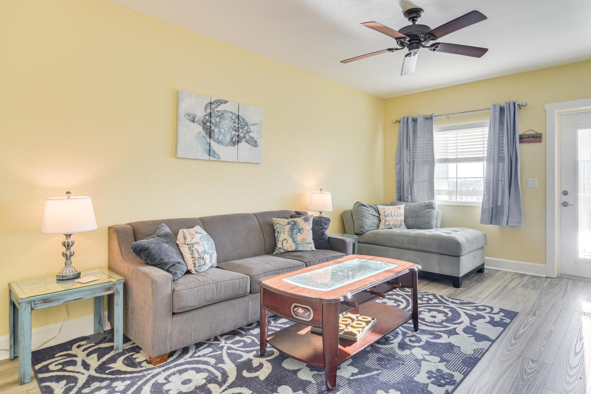 Apartment Waterfront With Water Park, Walk To The Beach!