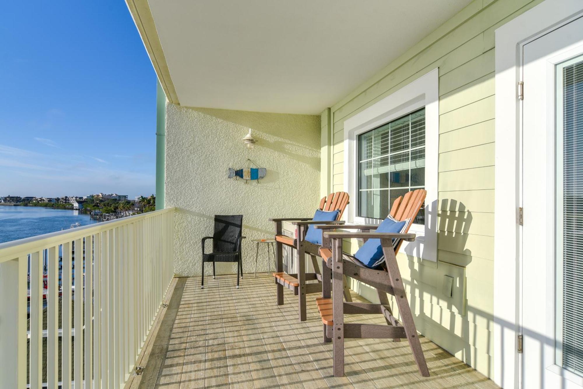 Waterfront With Water Park, Walk To The Beach! *