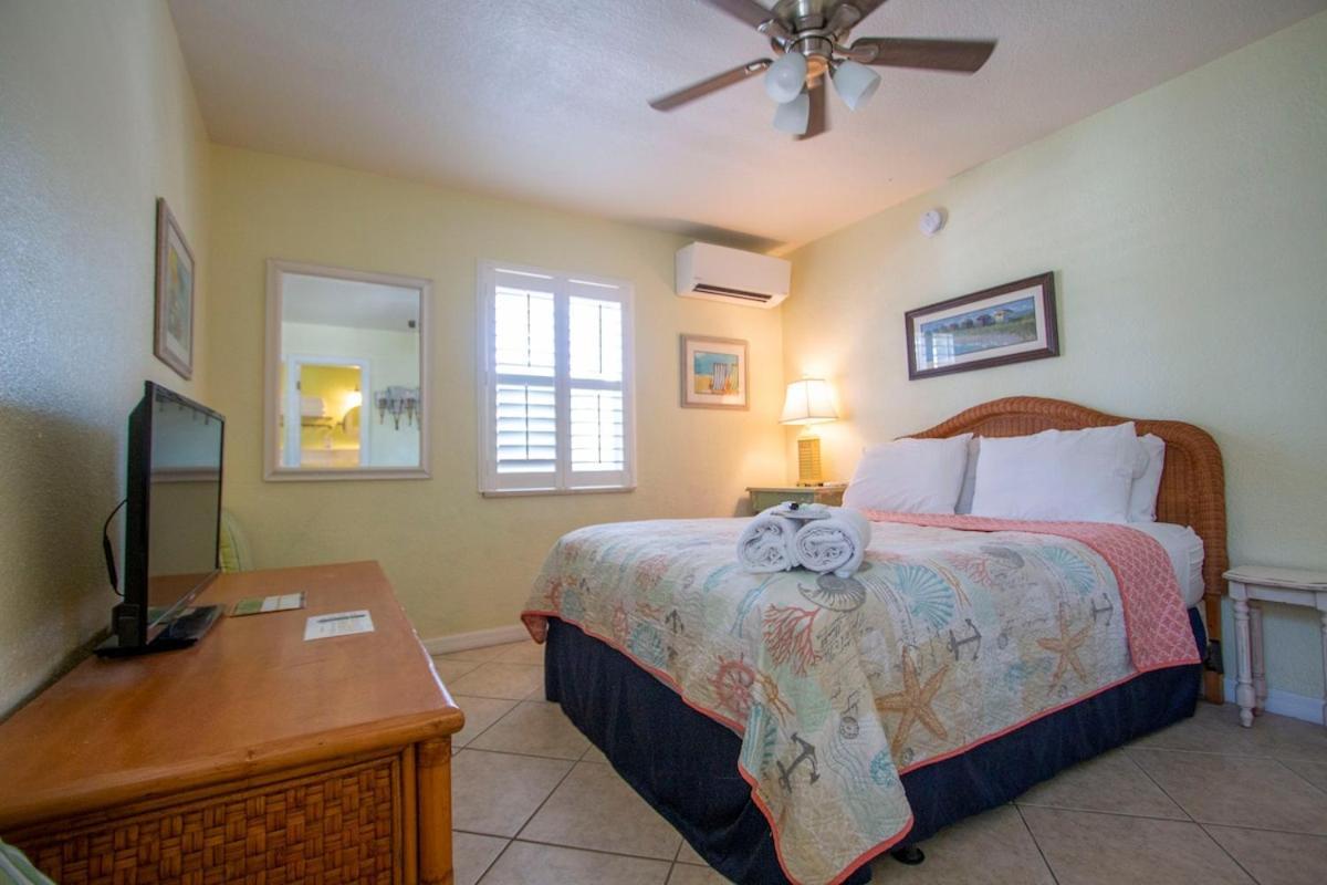 Clearwater Oasis Retreat - Entire Clearwater Beach