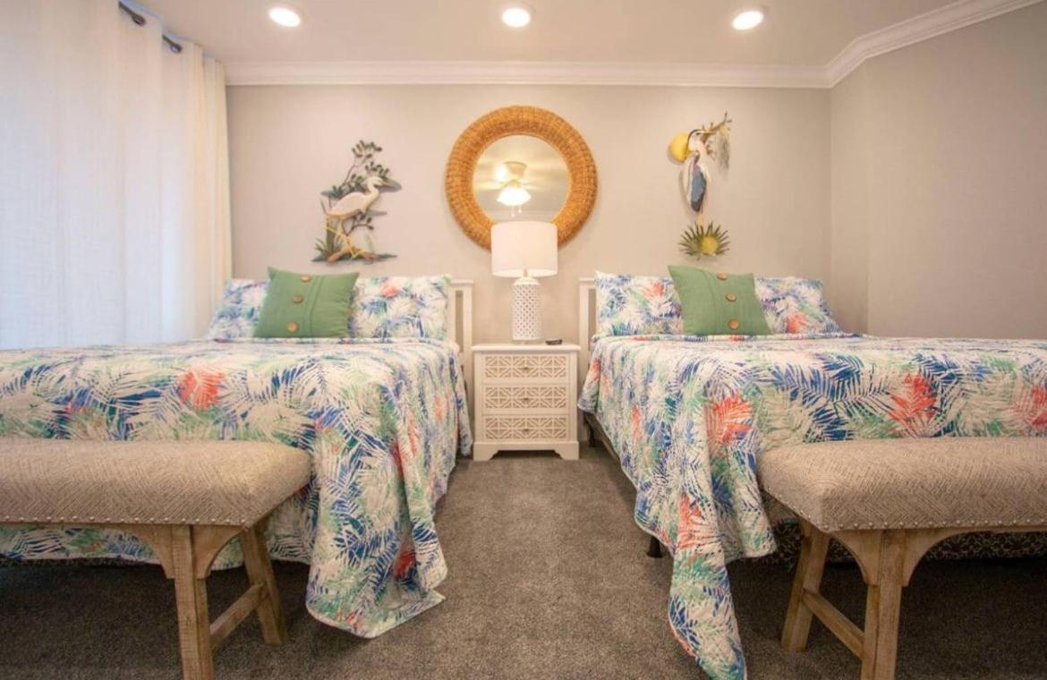 Apartment Oceanside Treasure By Goldencoastrentals