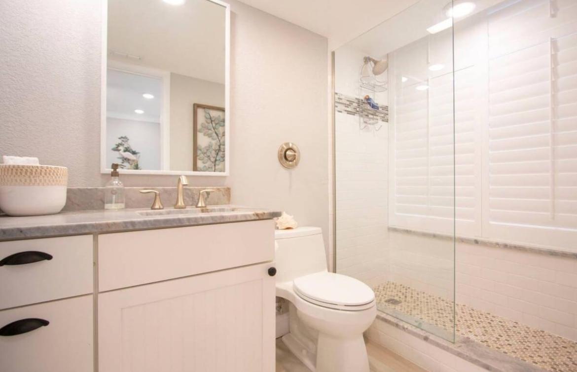 Apartment Oceanside Treasure By Goldencoastrentals
