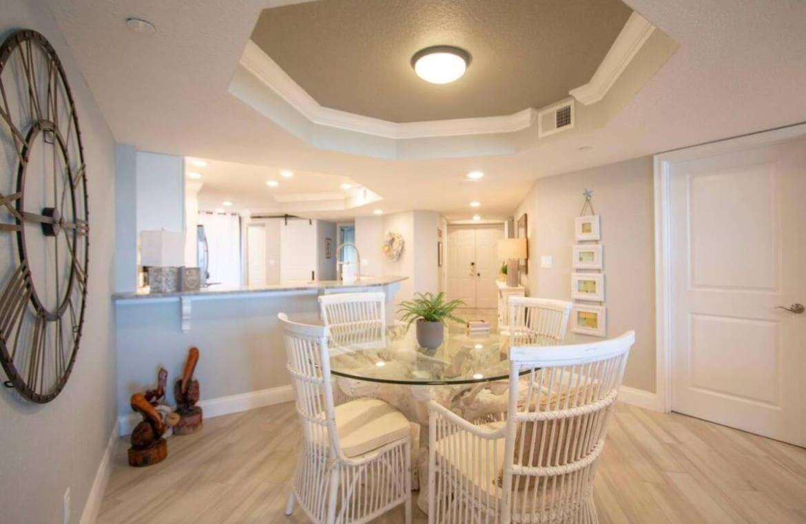 Oceanside Treasure By Goldencoastrentals * Clearwater Beach