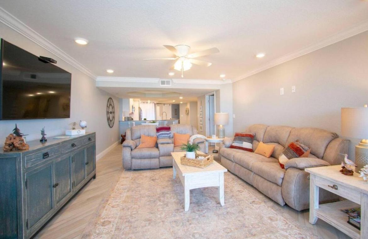 Oceanside Treasure By Goldencoastrentals Clearwater Beach