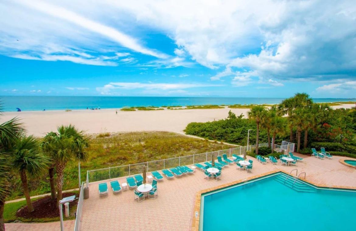 Apartment Oceanside Treasure By Goldencoastrentals *