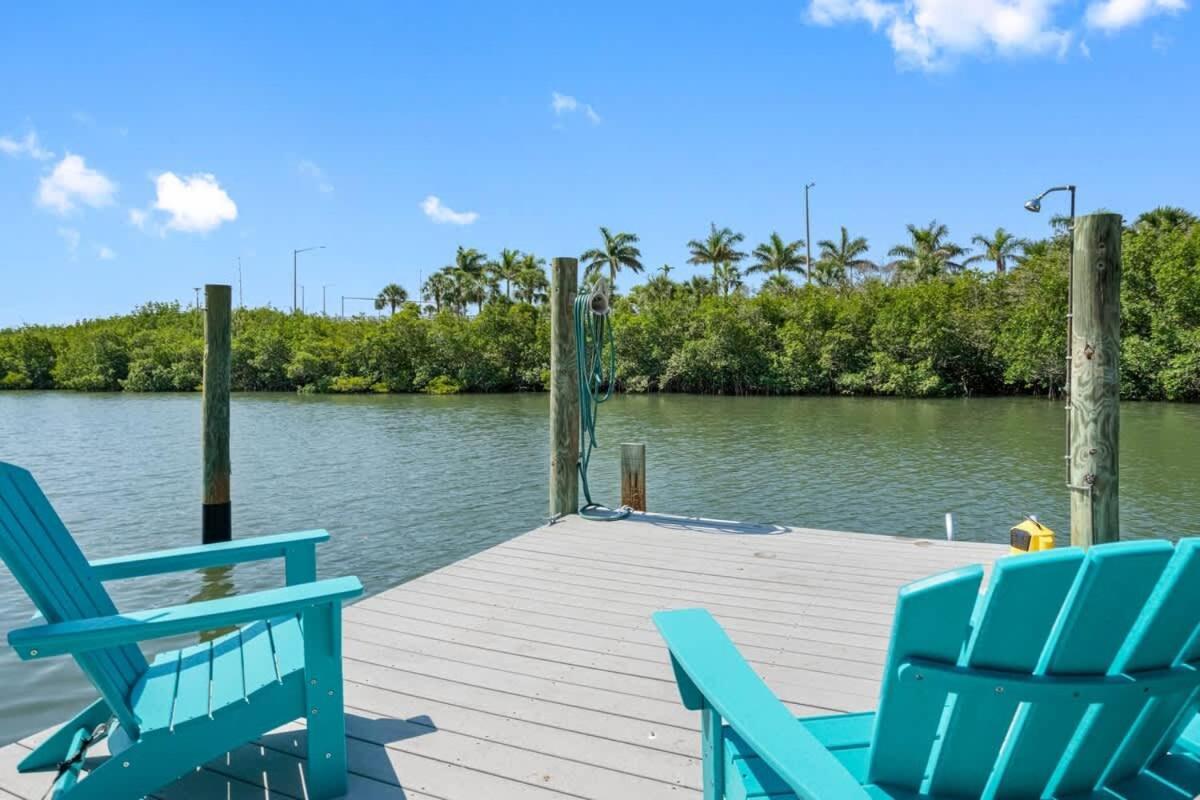 Holiday home Stunning Waterfront Pool Walk To & Restaurants Large Private Pool