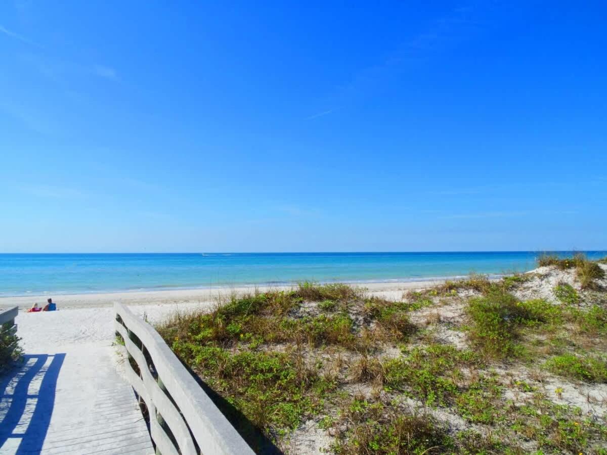 Holiday home Stunning Waterfront Pool Walk To & Restaurants Large Private Pool