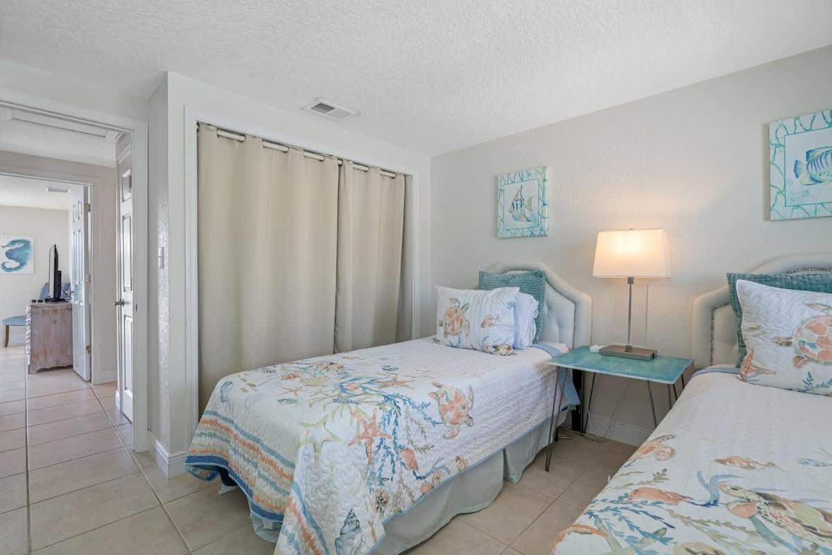 Holiday home Stunning Waterfront Pool Walk To & Restaurants Large Private Pool *