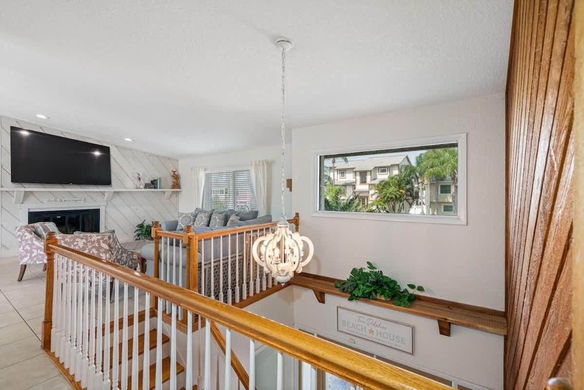 Stunning Waterfront Pool Walk To & Restaurants Large Private Pool