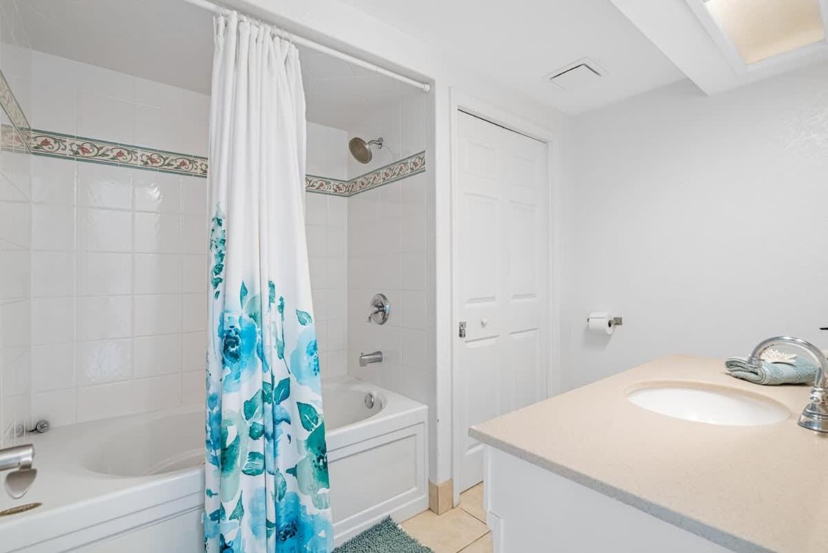 Holiday home Stunning Waterfront Pool Walk To & Restaurants Large Private Pool Clearwater Beach