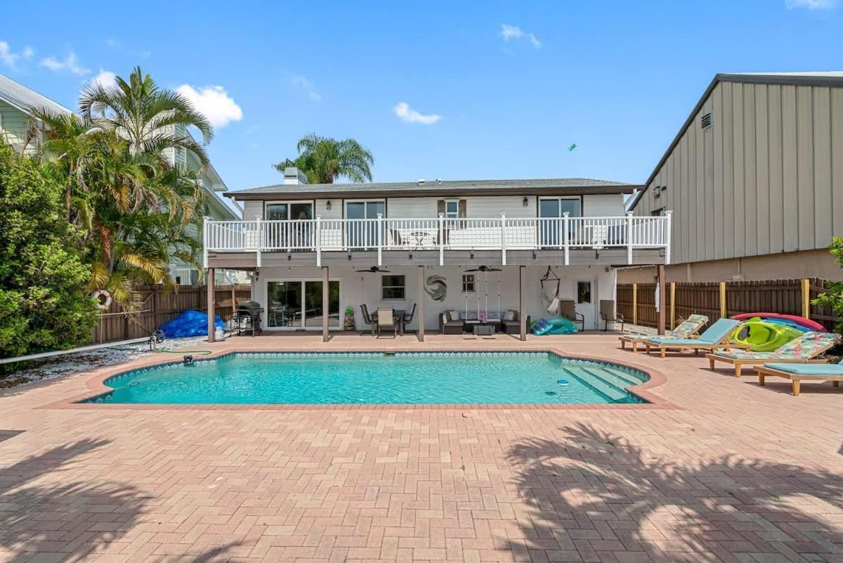 Holiday home Stunning Waterfront Pool Walk To & Restaurants Large Private Pool Clearwater Beach