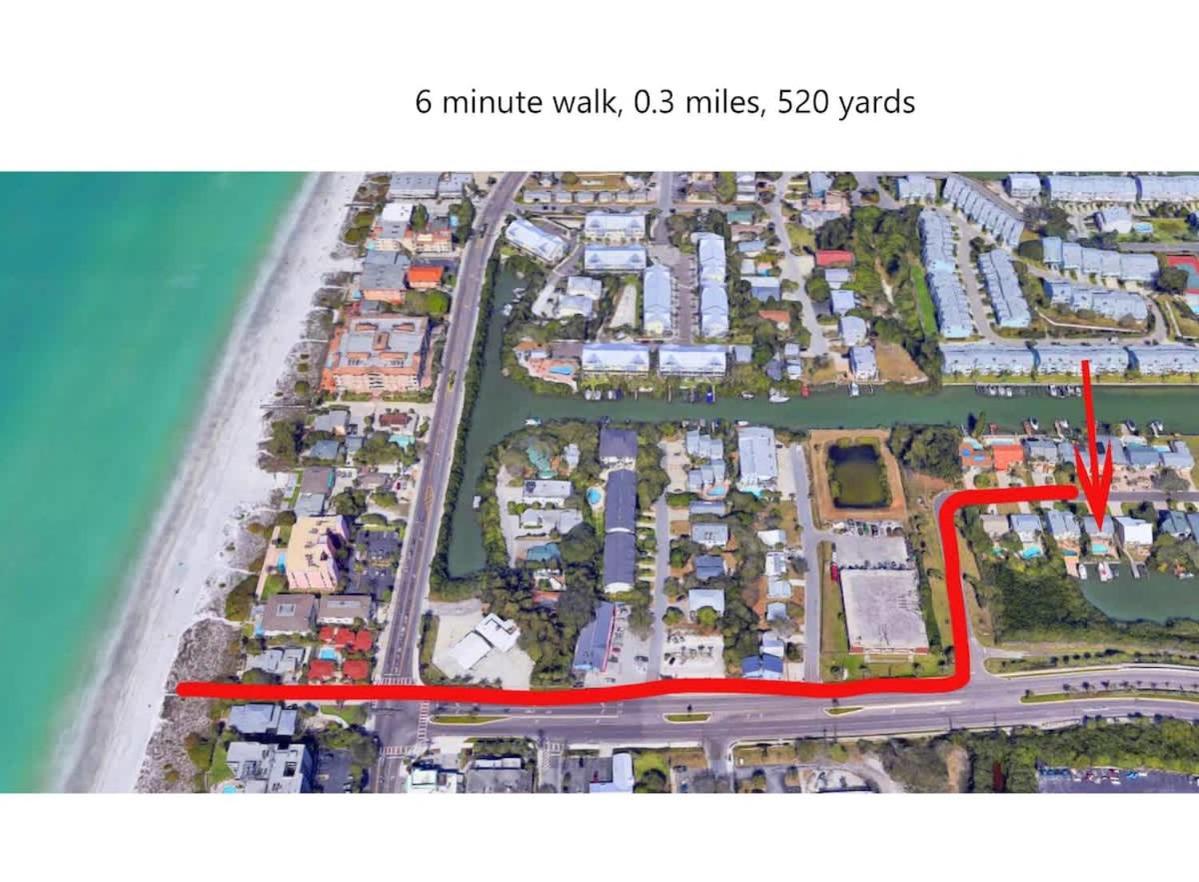 Stunning Waterfront Pool Walk To & Restaurants Large Private Pool