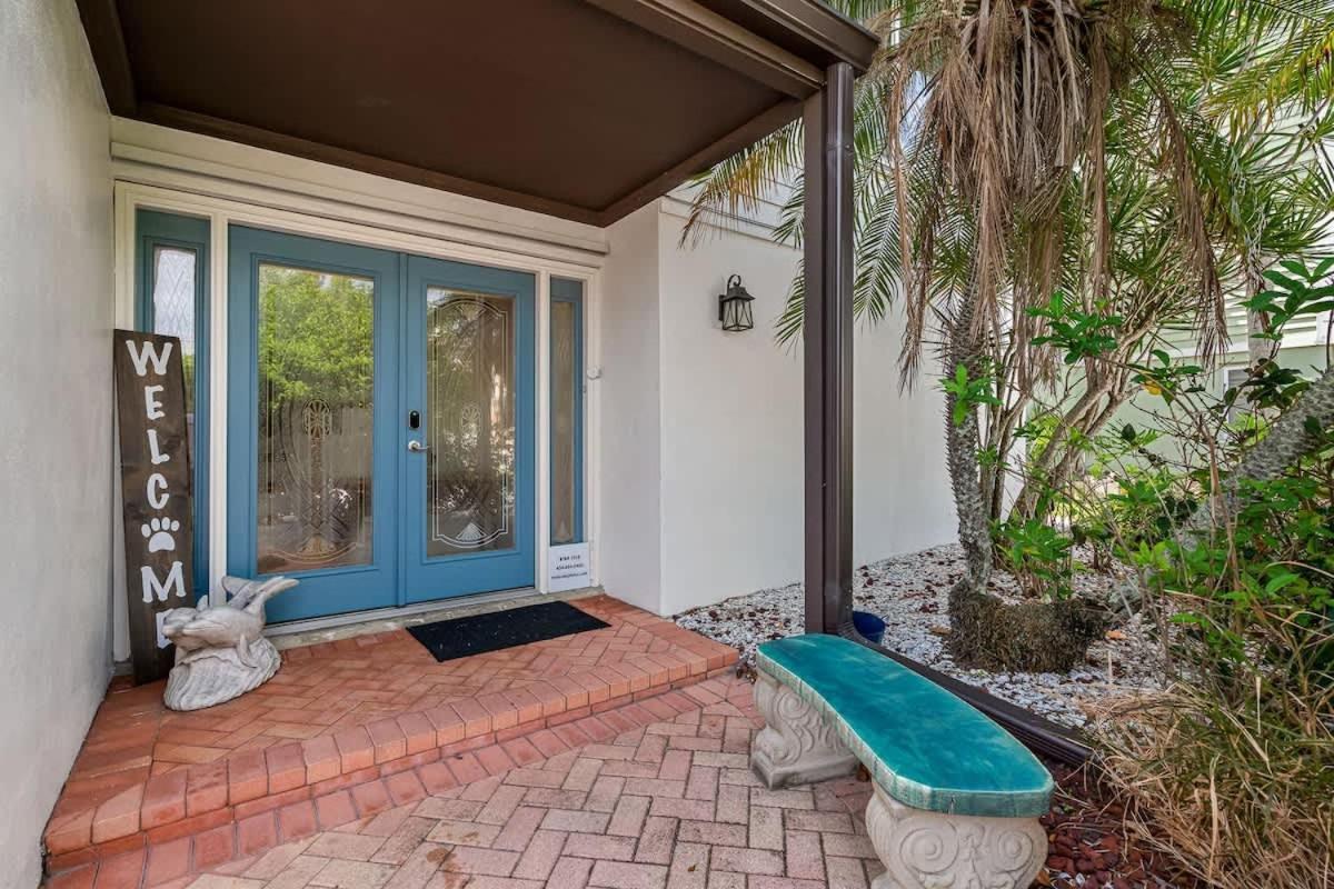 Holiday home Stunning Waterfront Pool Walk To & Restaurants Large Private Pool