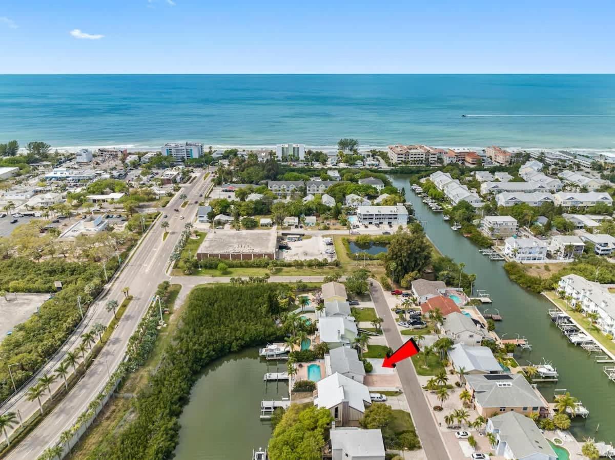 Holiday home Stunning Waterfront Pool Walk To & Restaurants Large Private Pool *