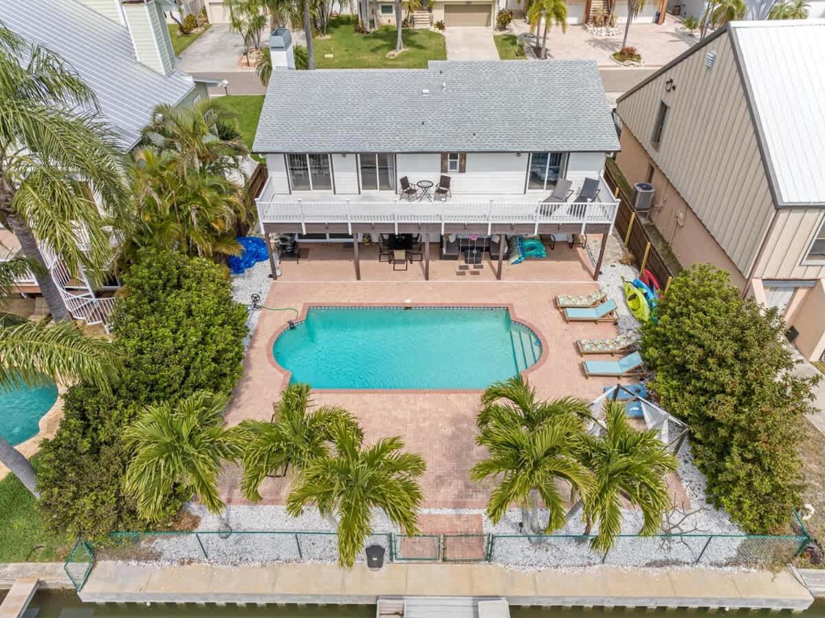 Stunning Waterfront Pool Walk To & Restaurants Large Private Pool *