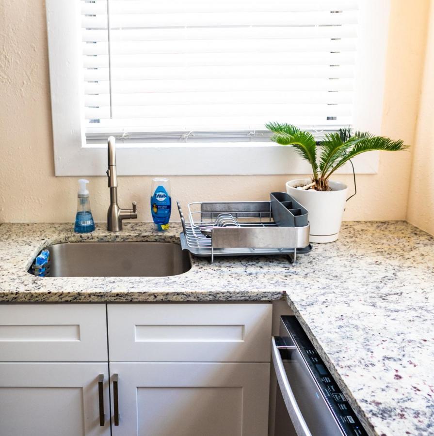 Family Spacious Mid-century Oasis Holiday home Clearwater Beach