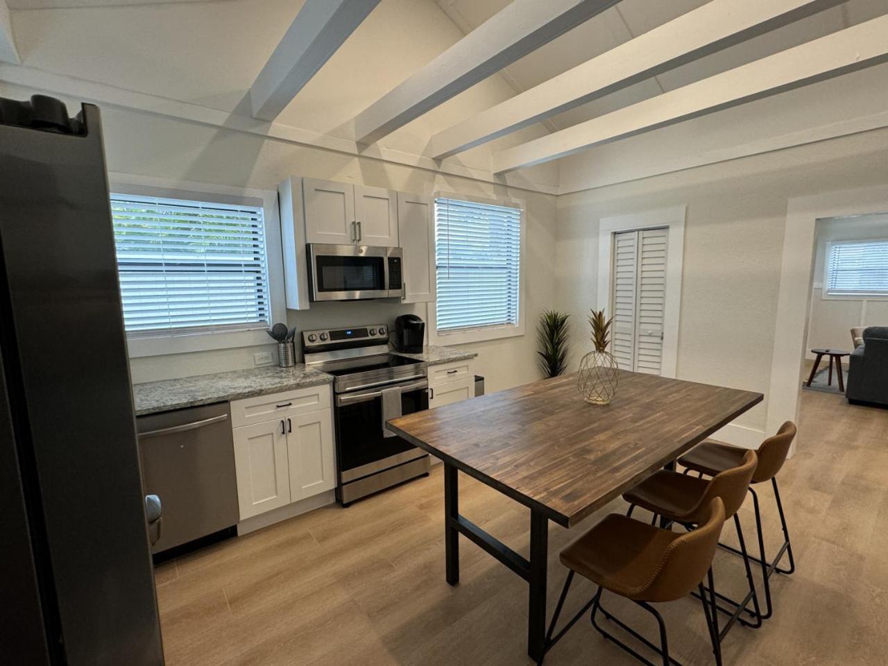 Family Spacious Mid-century Oasis * Clearwater Beach