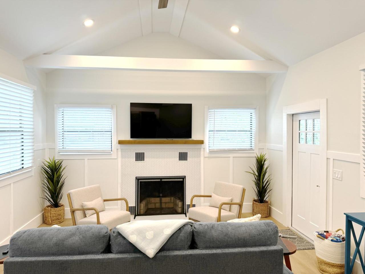 Family Spacious Mid-century Oasis Clearwater Beach