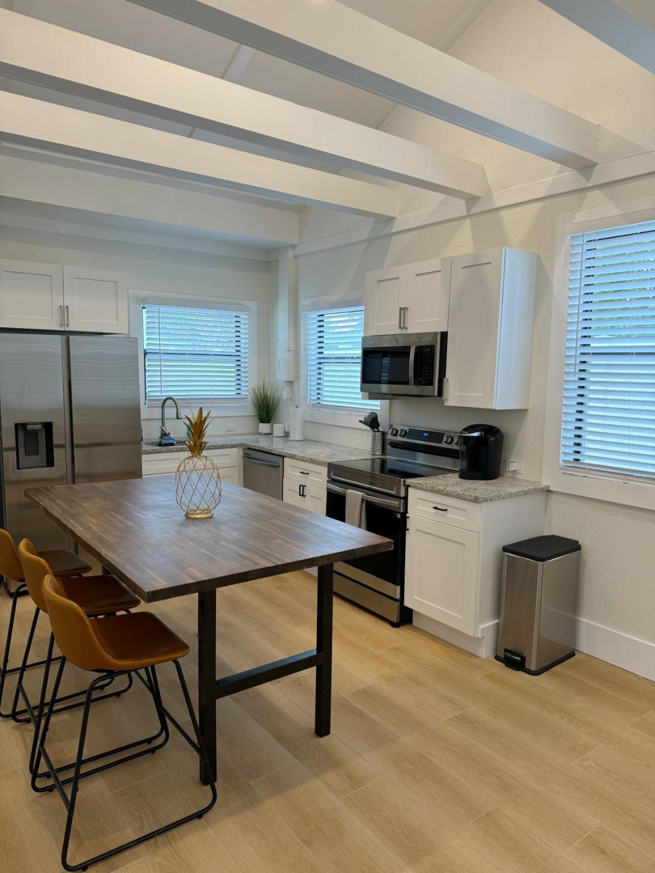 Family Spacious Mid-century Oasis