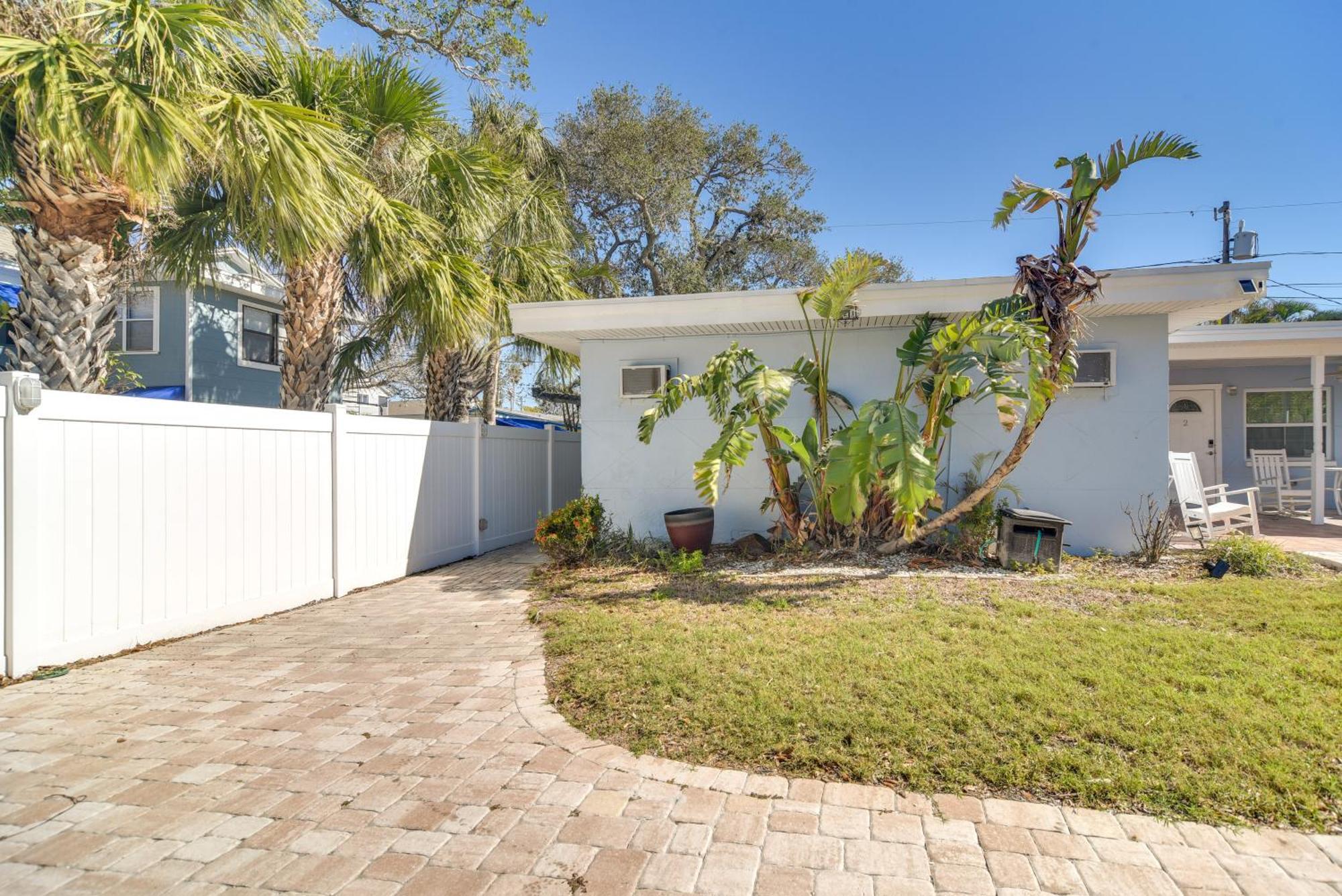 Apartment Florida Unit Steps From Indian Rocks Access!
