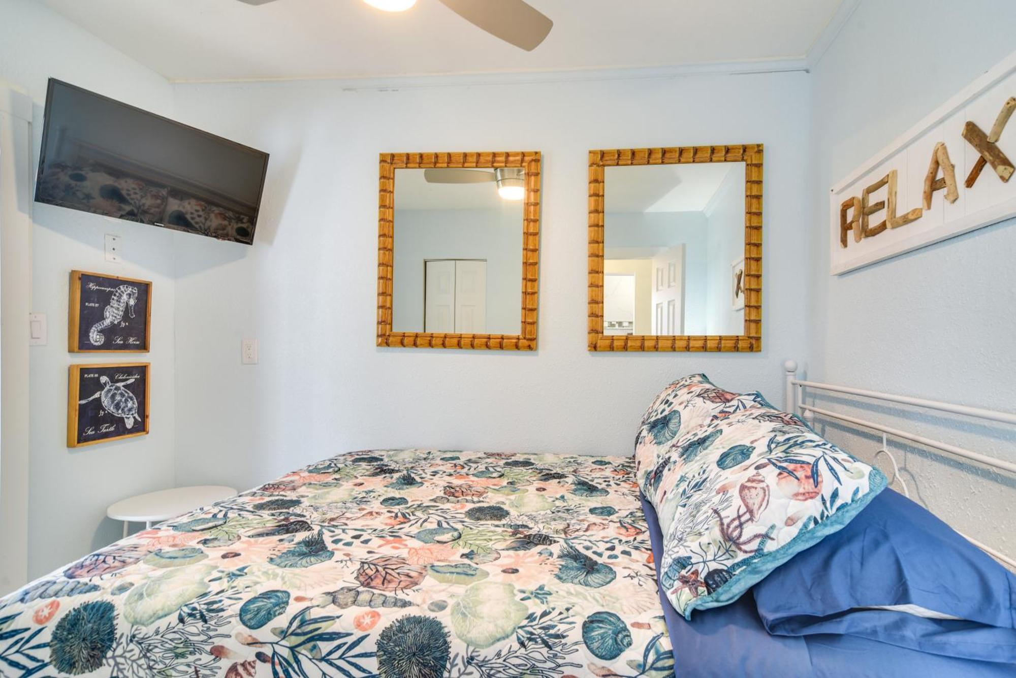 Florida Unit Steps From Indian Rocks Access! Apartment