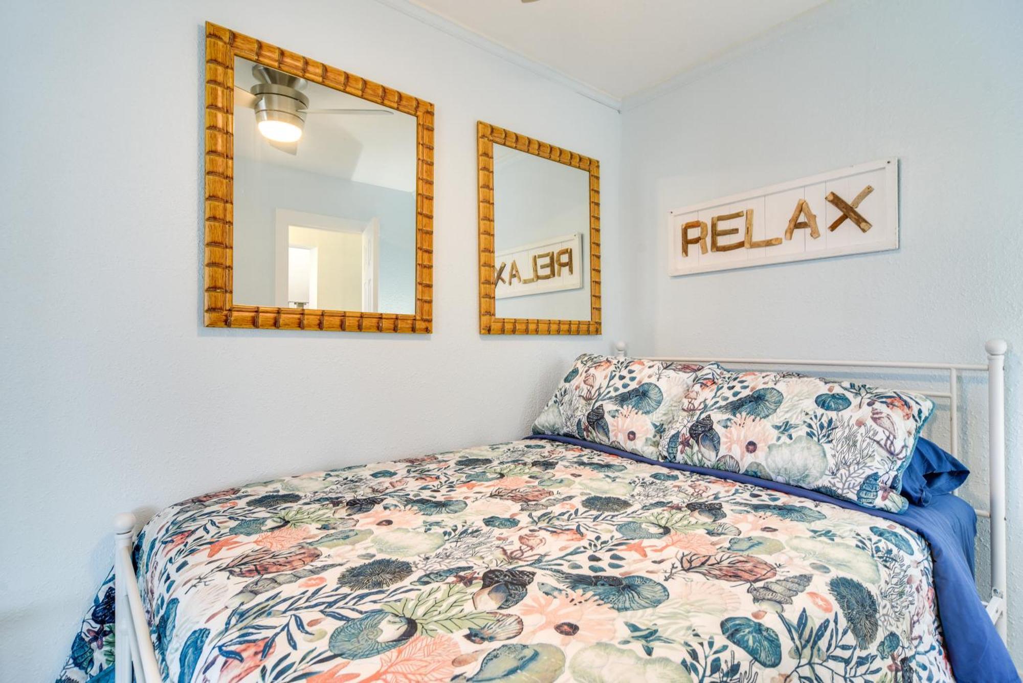 Apartment Florida Unit Steps From Indian Rocks Access!