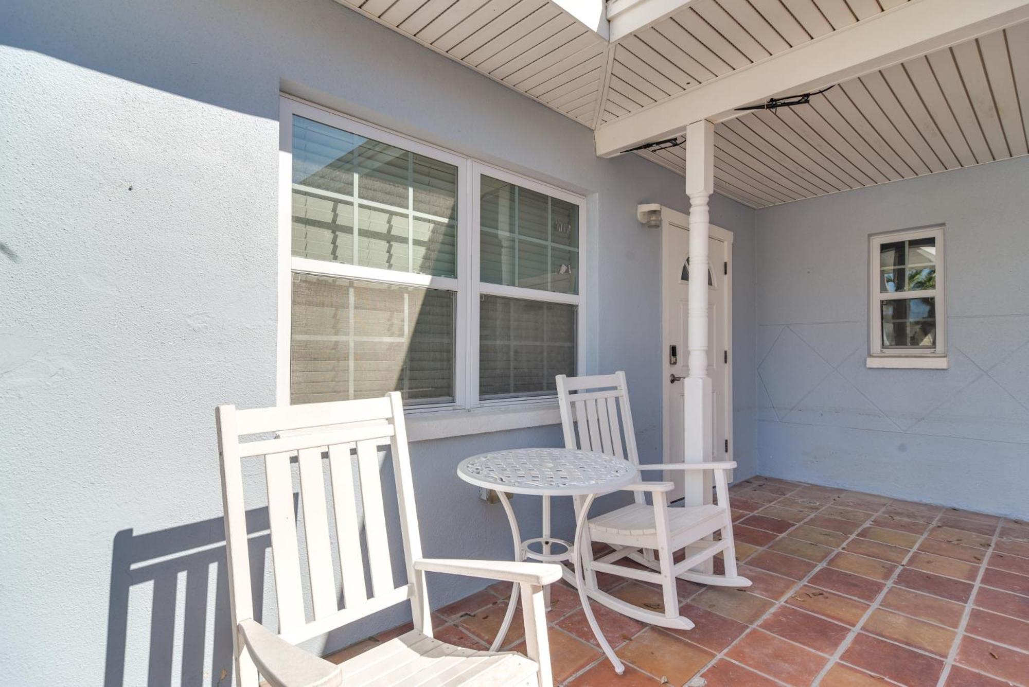 With Easy Access To Indian Rocks Beach! Apartment